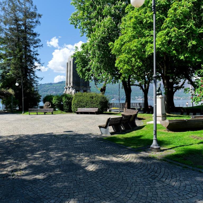 Loggia degli Innocenti Laura - Flat in the Center and near the Lake with two Bedrooms - Appartamento con 2 Camere da Letto - 39