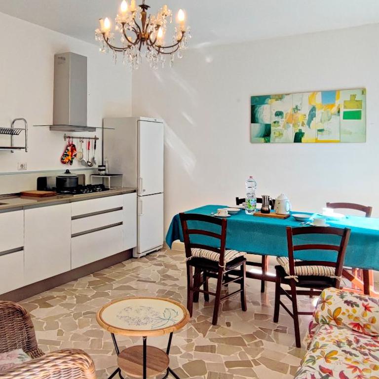 Loggia degli Innocenti Laura - Flat in the Center and near the Lake with two Bedrooms - Appartamento con 2 Camere da Letto - 7