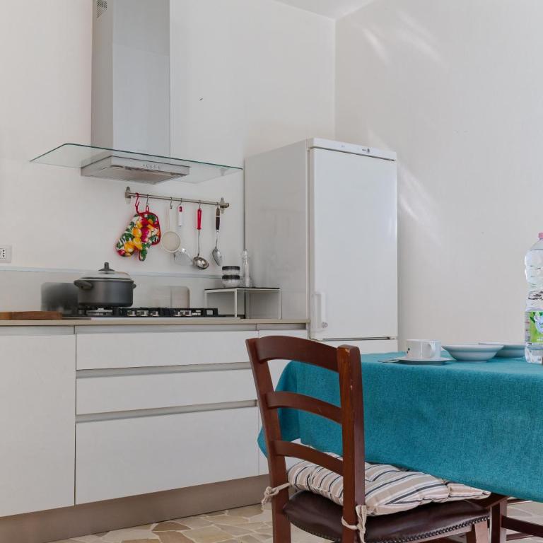Loggia degli Innocenti Laura - Flat in the Center and near the Lake with two Bedrooms - Appartamento con 2 Camere da Letto - 11