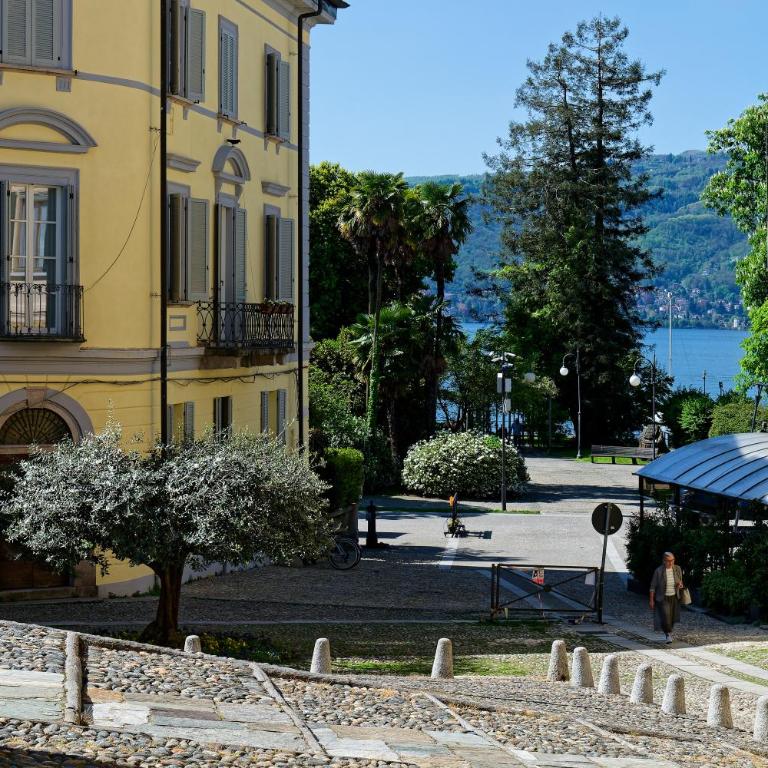 Loggia degli Innocenti Laura - Flat in the Center and near the Lake with two Bedrooms - Appartamento con 2 Camere da Letto - 26