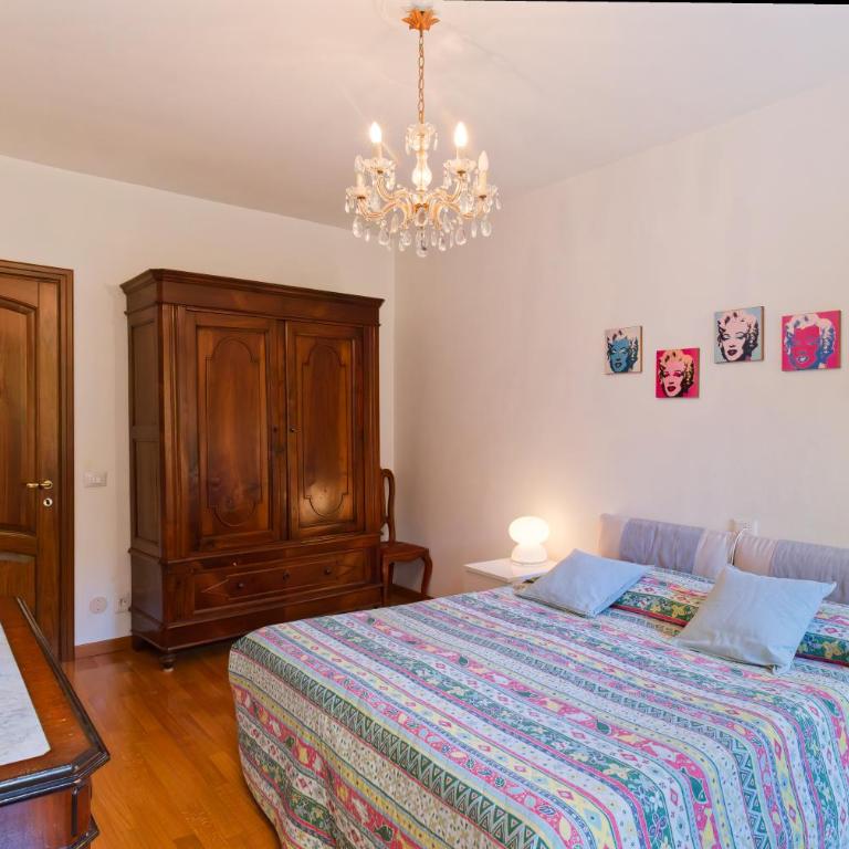 Loggia degli Innocenti Laura - Flat in the Center and near the Lake with two Bedrooms - Appartamento con 2 Camere da Letto - 14