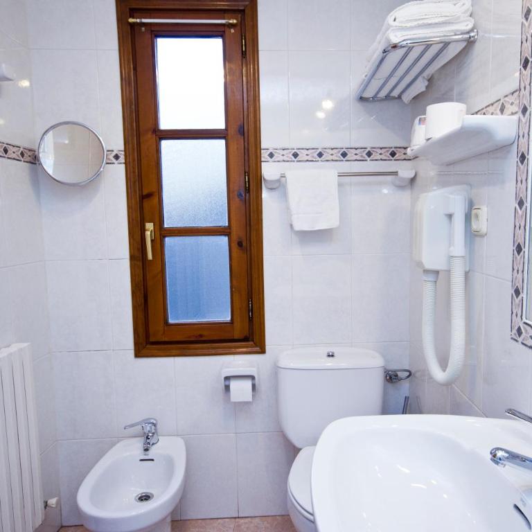 Hotel Ballarin - Habitación Doble con baño privado - 2 camas - 2