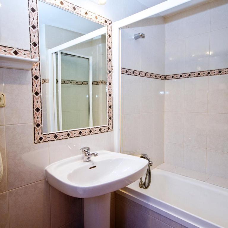 Hotel Ballarin - Habitación Doble con baño privado - 2 camas - 3