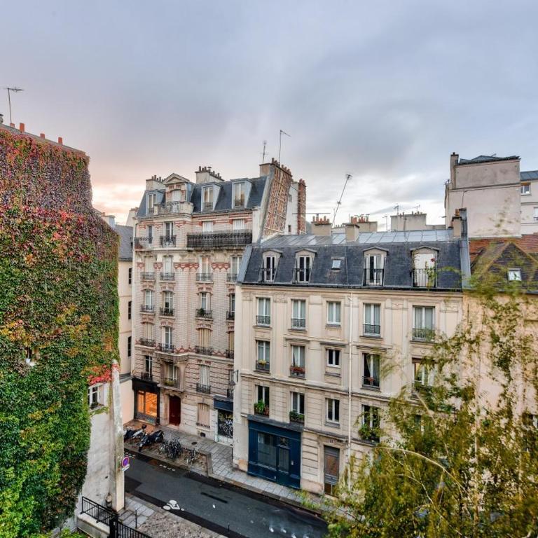 Stunning 2BR Flat near Place des Vosges - Two-Bedroom Apartment - 8