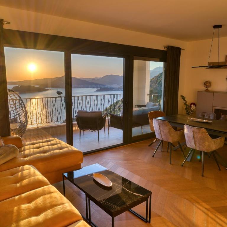 Magic view - Apartment with Pool - Three-Bedroom Apartment - 2