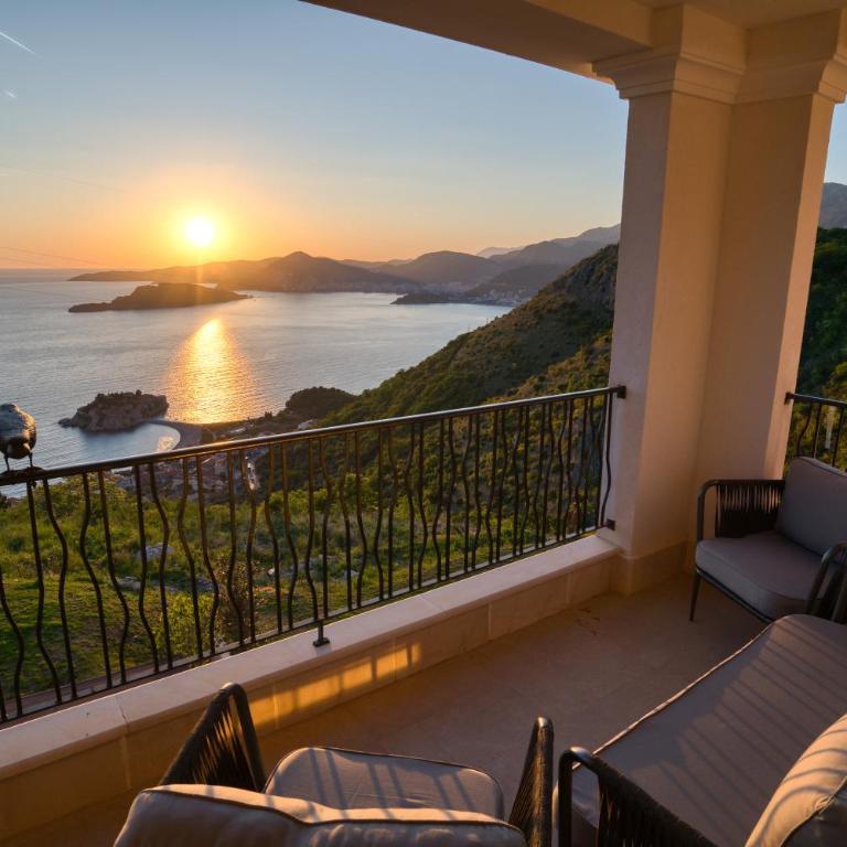 Magic view - Apartment with Pool - Three-Bedroom Apartment - 12