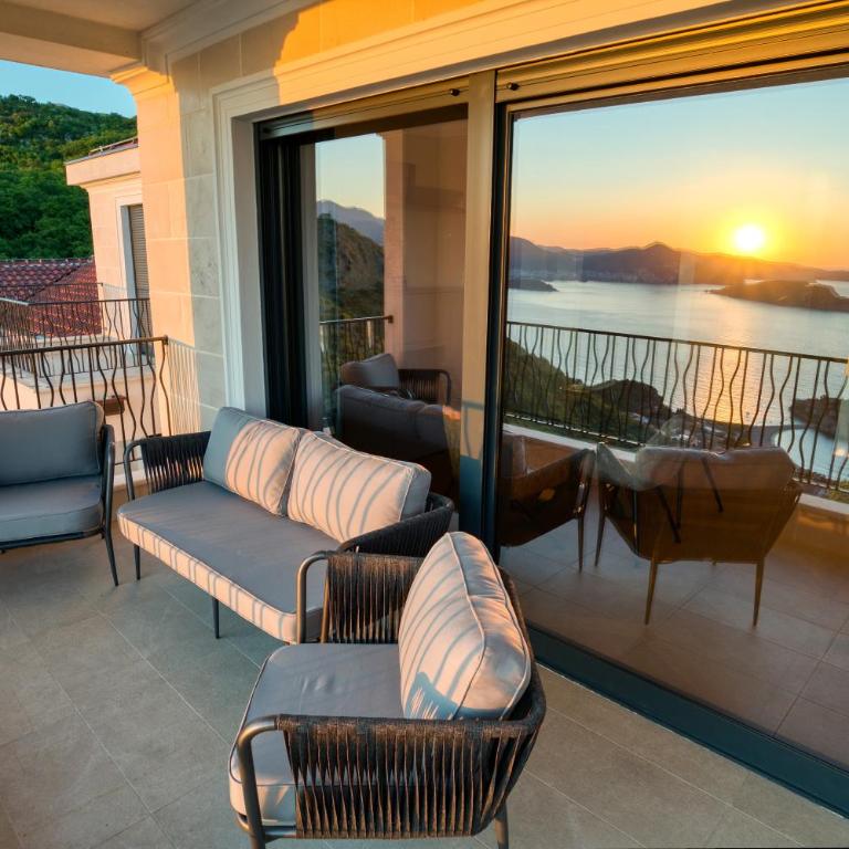 Magic view - Apartment with Pool - Three-Bedroom Apartment - 13