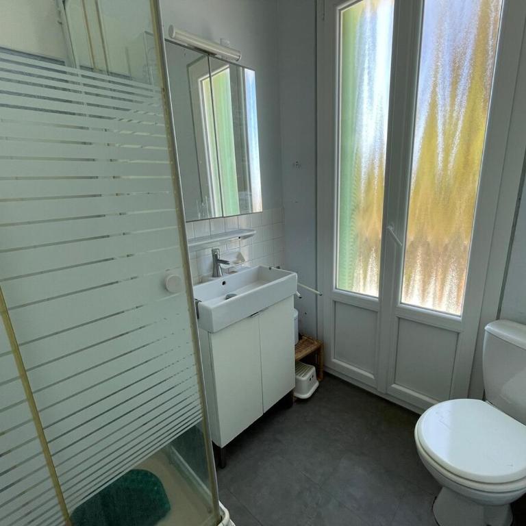 Maison Familiale - Plage privée - Appartement 2 Chambres avec Terrasse et Vue sur la Mer - 12
