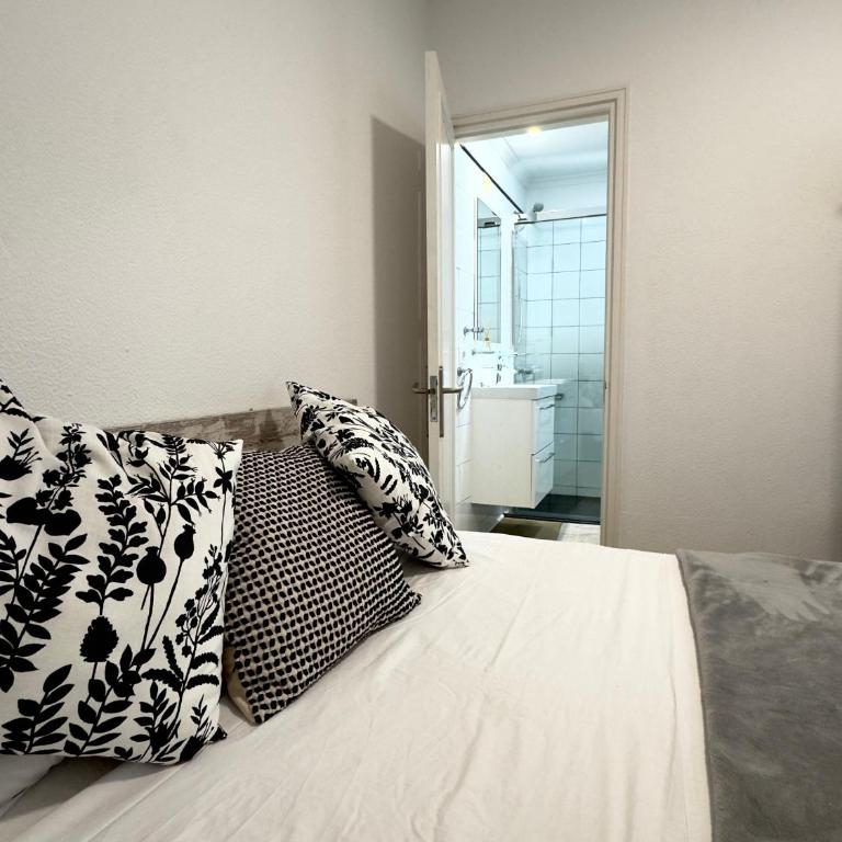 La Perla de Las Canteras - Three-Bedroom Apartment - 19