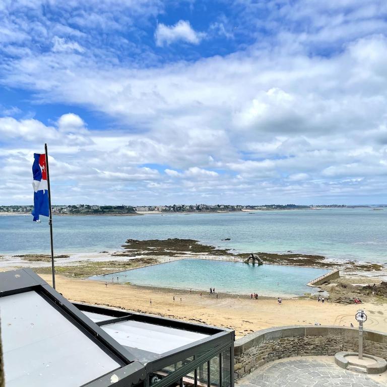 Studio contemporain - 50 mètres plage - proche centre - Studio - 14