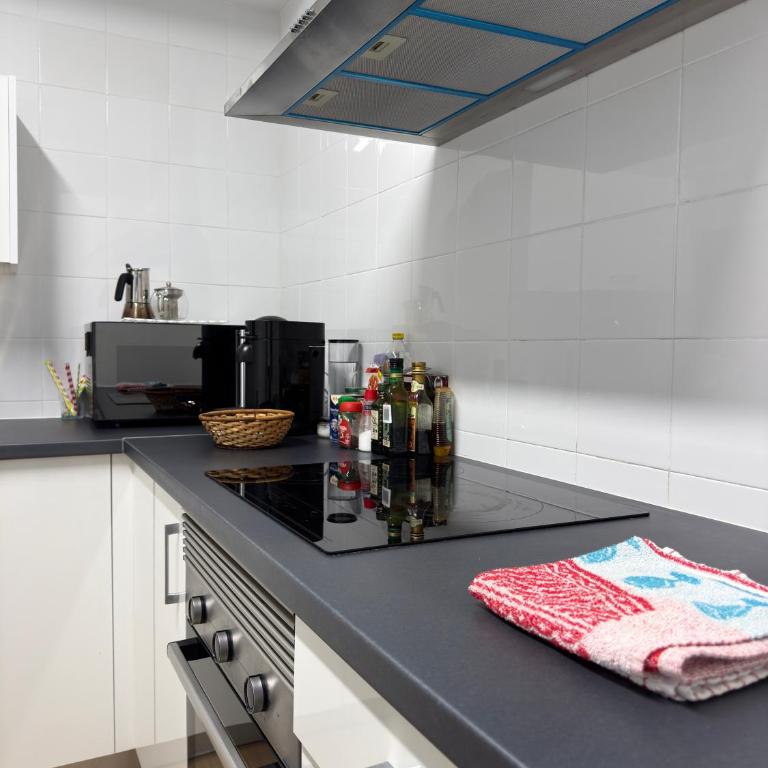 La Perla de Las Canteras - Three-Bedroom Apartment - 15