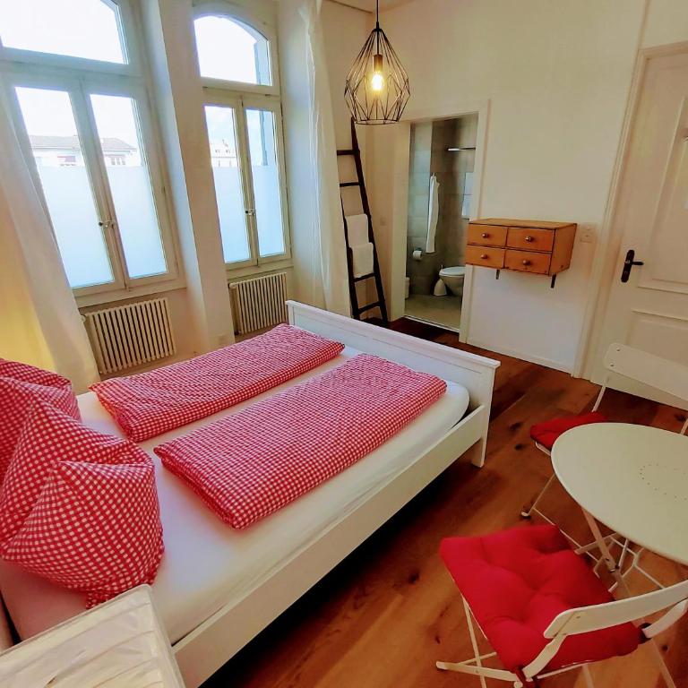 Adventure Hostel Interlaken - Camera Matrimoniale con Bagno Privato - 2
