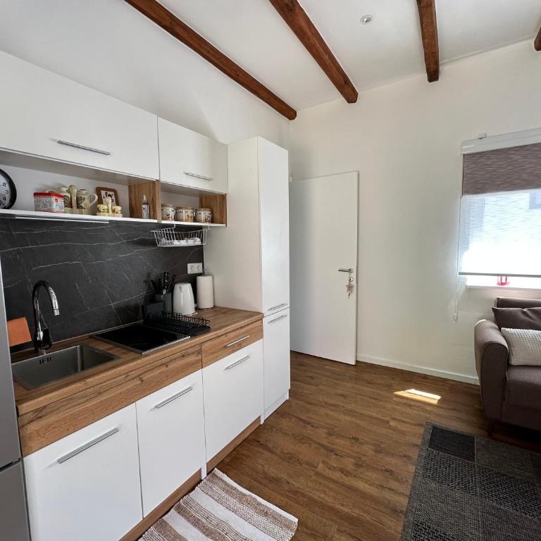 Small House Apartment - Apartman sa 1 Spavaćom Sobom - 11
