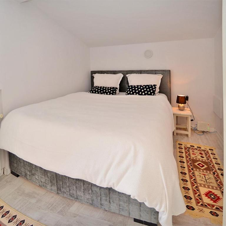 Studio Central - One-Bedroom Apartment - 13