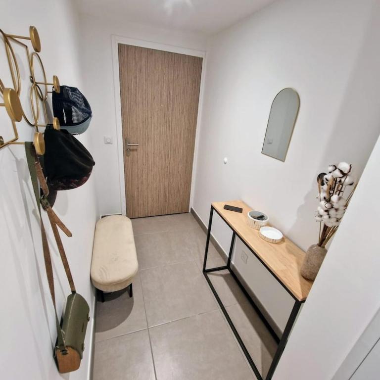 T3 spacieux, proche du lac et du grand port avec garage - Two-Bedroom Apartment with Balcony and Terrace - 13