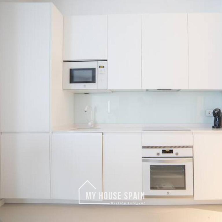 MyHouseSpain - Nuevo apartamento junto al Bernabéu - Apartment with Shower - 2