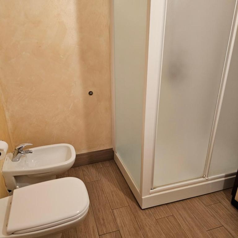 Victoria Royal Garden - Camera Familiare con Bagno in Comune - 3