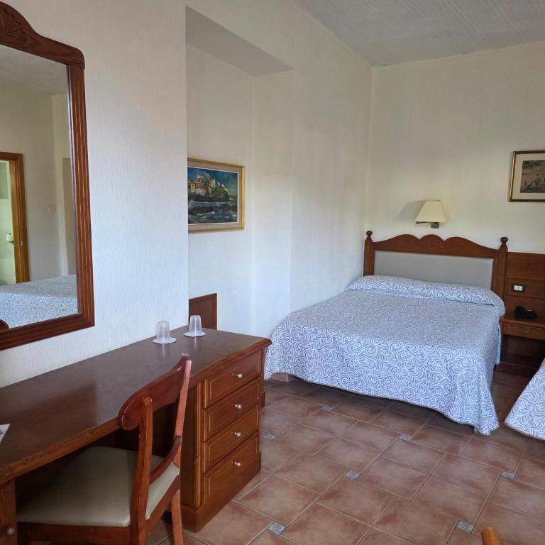 Hotel Monopol - Habitación Doble (3 adultos) - 1 o 2 camas - 4