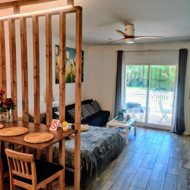 Puerto Banus Apartment near beachfront, big sunny terrace, pool, tennis court, parking & movies projector - One-Bedroom Apartment - 6