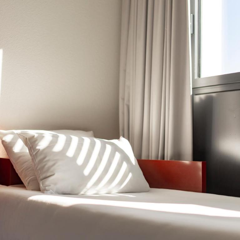 Novotel Suites Marseille Centre Euromed - Suite Supérieure avec Lit Double et 2 Lits Simples - 17
