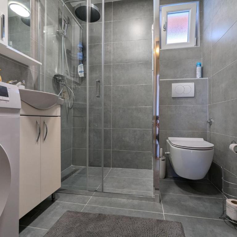 Sarajevo Viewpoint Old Town with Panoramic City Views, Free Parking and Balcony - Two-Bedroom Apartment with City View - 8
