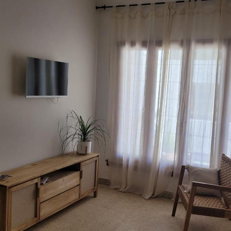 Departamento para dos personas, zona Basílica de Lujan - Apartamento de 1 dormitorio - 1