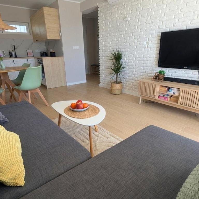 Lovely CASA DEL SOL close to the beach and Puerto Marina - Two-Bedroom Apartment - 8