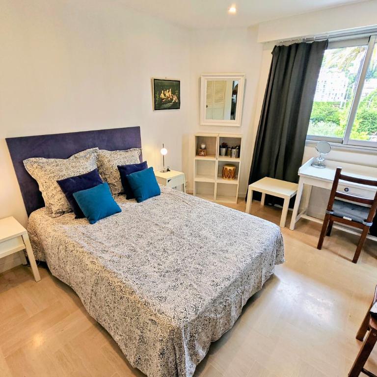 3P 72m2 Climatisé Vue exceptionnelle Cathédrale St Nicolas et Mer - Appartement 2 Chambres Deluxe avec Balcon - 13