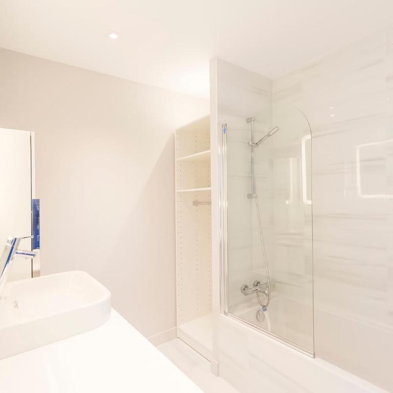 Vue sur mer La Baule Victoria - Three-Bedroom Apartment with View - 15