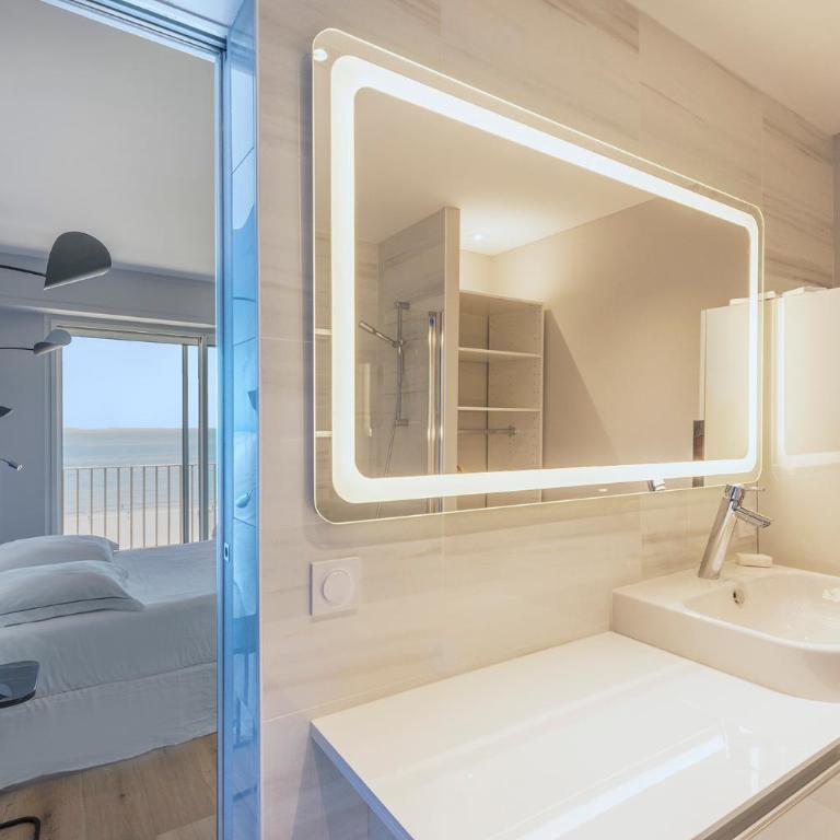 Vue sur mer La Baule Victoria - Three-Bedroom Apartment with View - 13