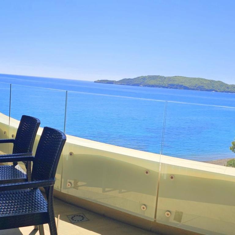 Royalis Suites Rafailovici - Beachfront Sea View Apartments - King Two-Bedroom Suite with Sea View - 19