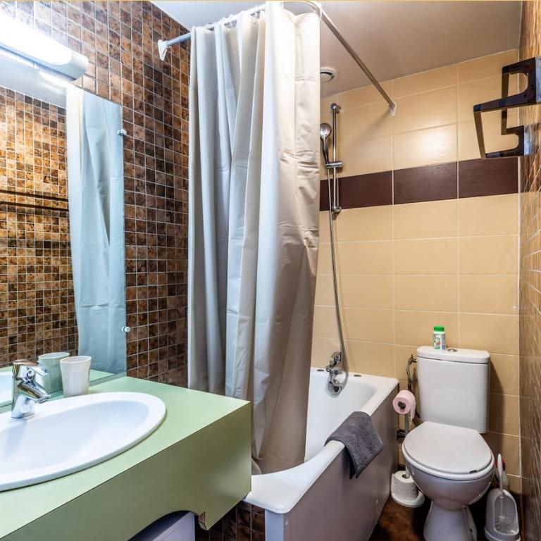 T2 centre ville, 150m du lac, parking - Thermes - Appartement 1 Chambre - 13