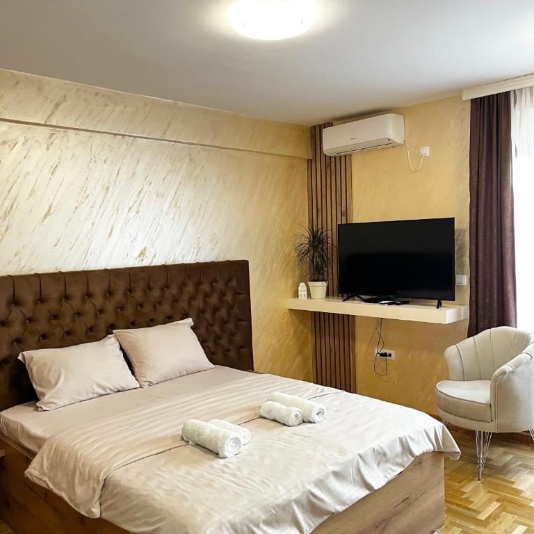 GOLDEN SS Studio - One-Bedroom Apartment with Balcony and Mountain View - 5