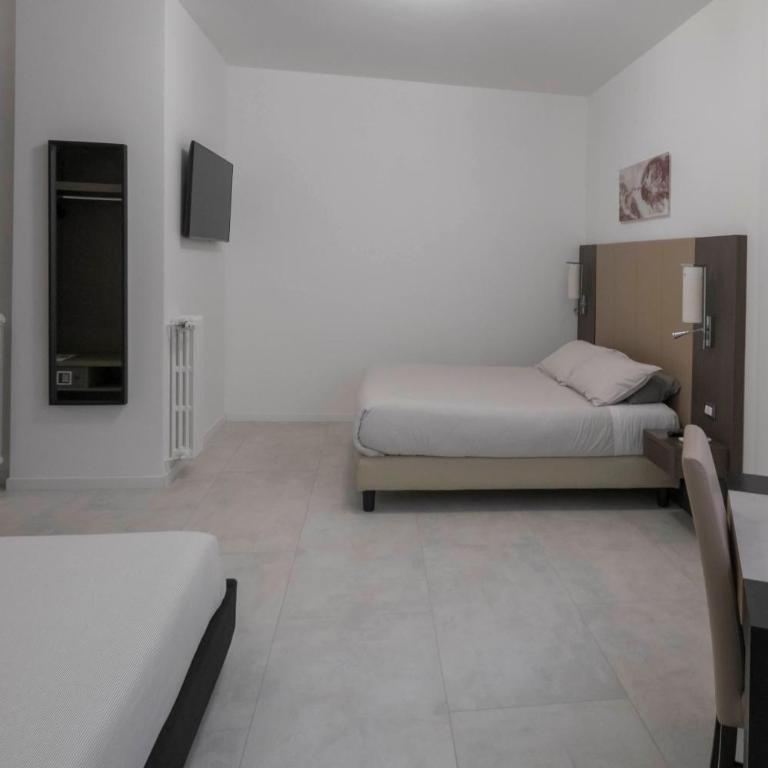 Il Perugino Guest House - Triple Room with Private Bathroom - 3