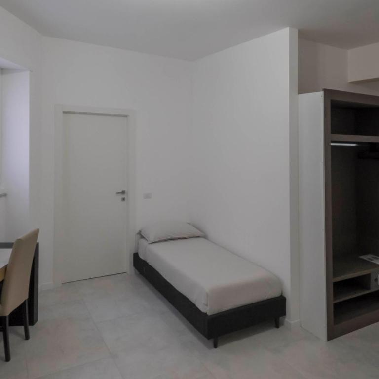 Il Perugino Guest House - Triple Room with Private Bathroom - 4