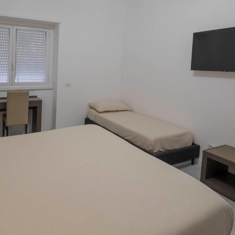 Il Perugino Guest House - Triple Room with Private Bathroom - 4