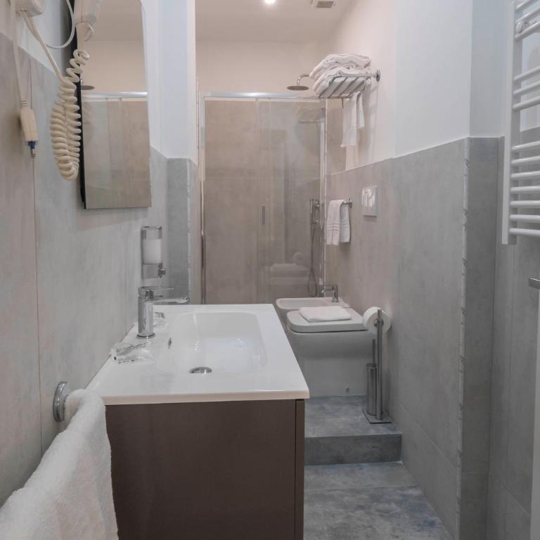 Il Perugino Guest House - Quadruple Room with Private Bathroom - 14