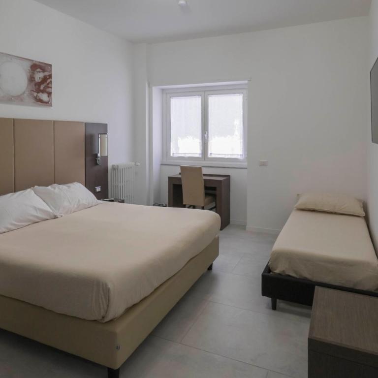 Il Perugino Guest House - Triple Room with Private Bathroom - 6