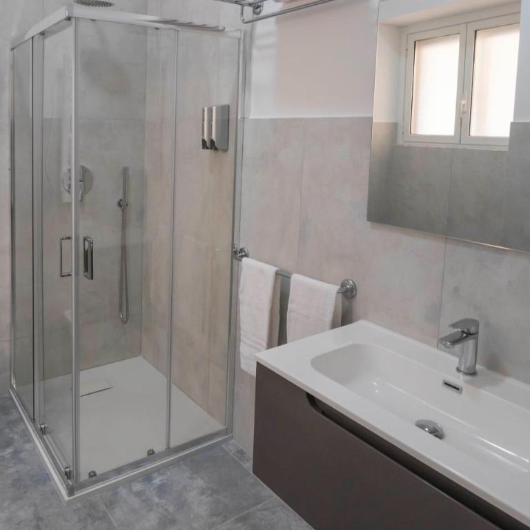 Il Perugino Guest House - Triple Room with Private Bathroom - 10
