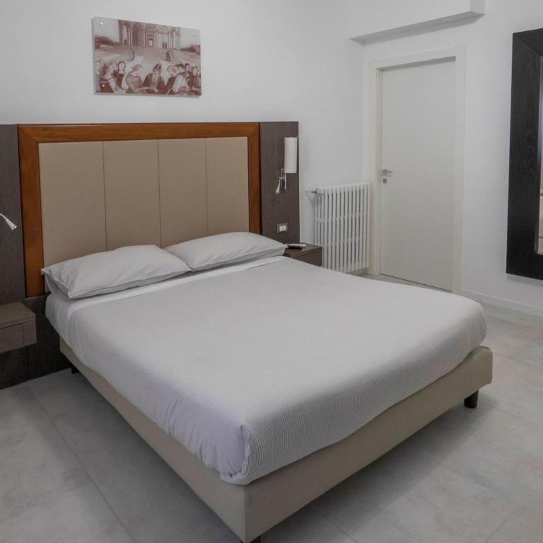 Il Perugino Guest House - Quadruple Room with Private Bathroom - 7