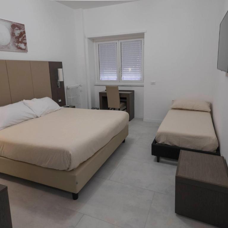 Il Perugino Guest House - Triple Room with Private Bathroom - 7