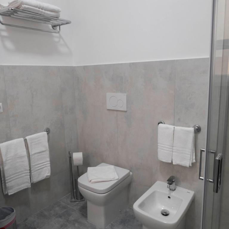 Il Perugino Guest House - Triple Room with Private Bathroom - 8