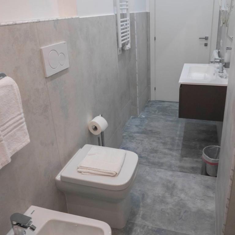 Il Perugino Guest House - Quadruple Room with Private Bathroom - 13