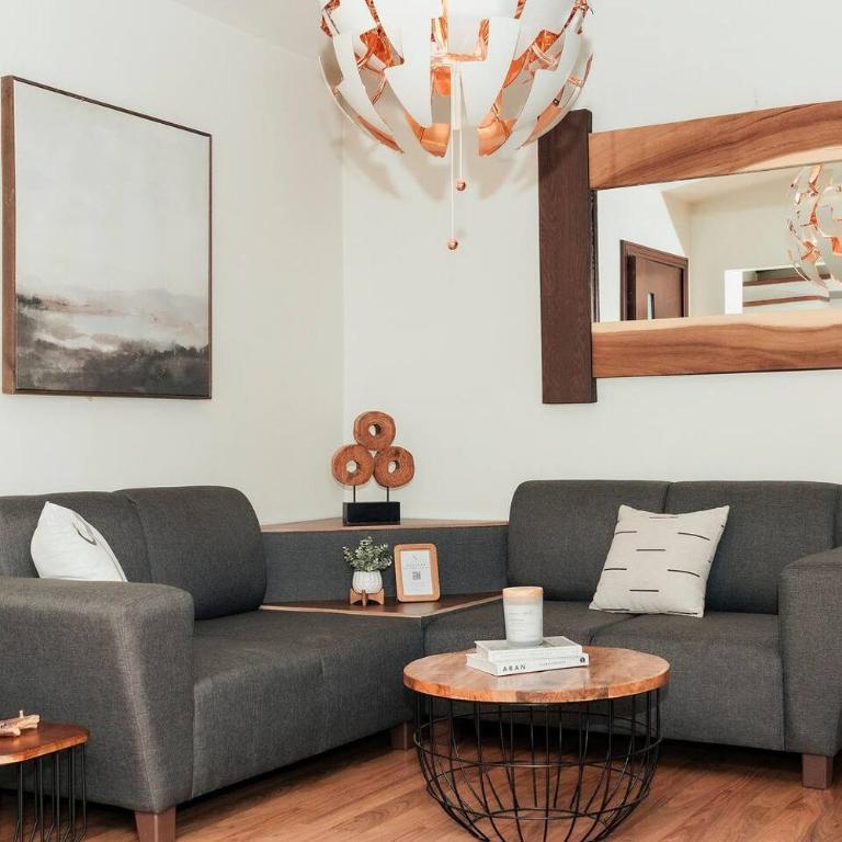 Studio 112 - Stay In Style, Stay Central - One-Bedroom Apartment - 3