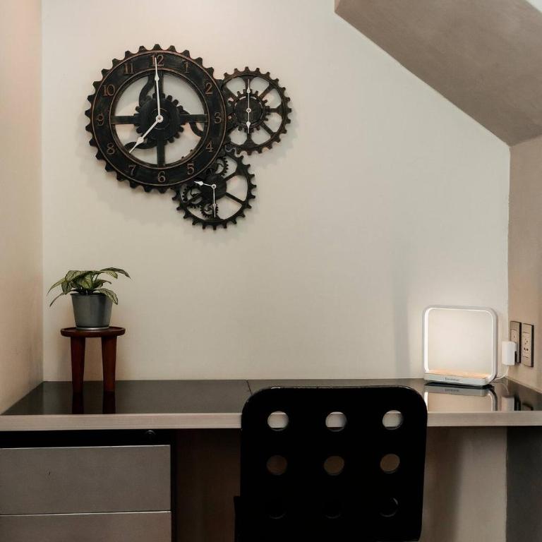 Studio 112 - Stay In Style, Stay Central - One-Bedroom Apartment - 16