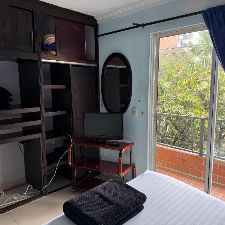 Hermosa casa muy amplia en excelente sector - Casa de 6 dormitorios - 24