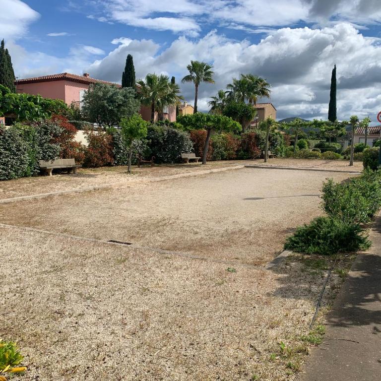 Villa provençale pour 4 adultes et 2 enfants - Three-Bedroom Villa - 11