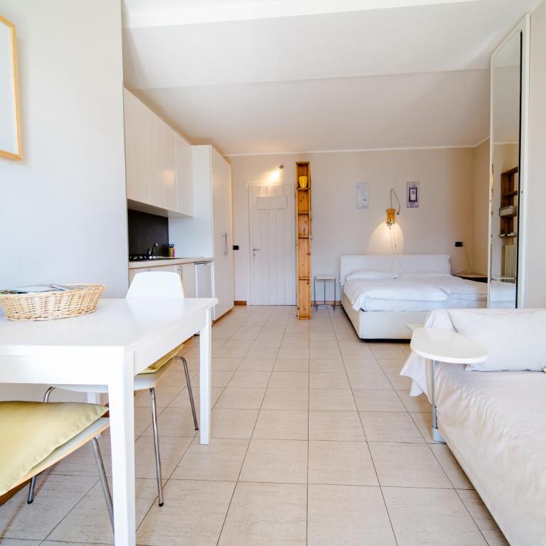 Bed and Breakfast Studios Alto lago di Como - Camera Superior Matrimoniale/Doppia con Letti Singoli con Vista Lago - 1