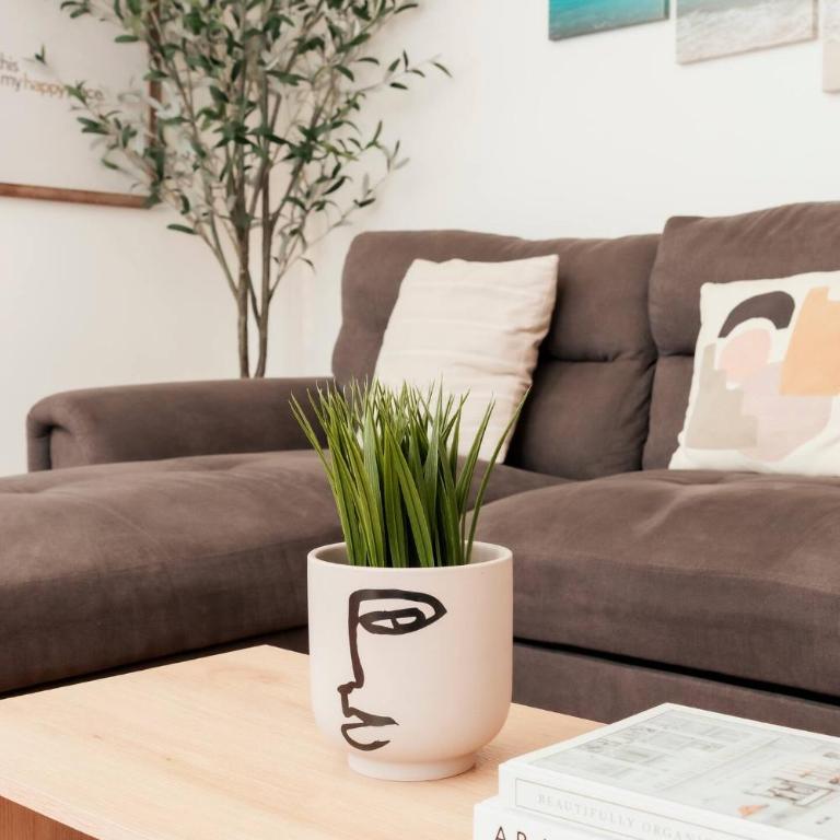 Cozy Modern Suite With Oceanview - Apartment with Sea View - 2