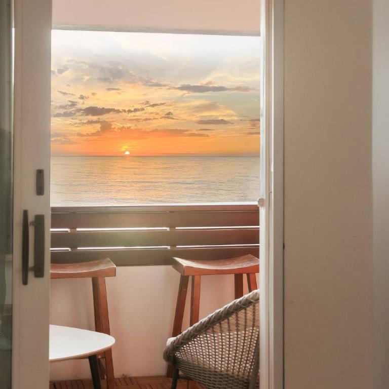 Cozy Modern Suite With Oceanview - Apartment with Sea View - 4